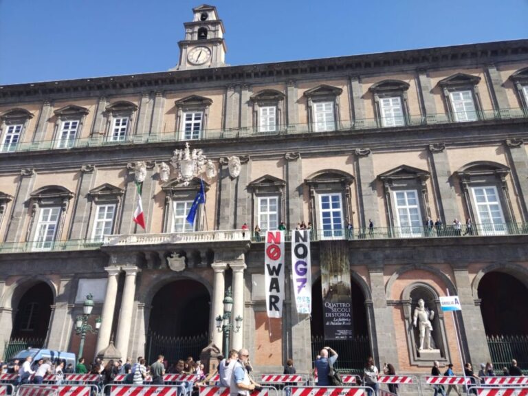 Napoli attivisti protestano guerra